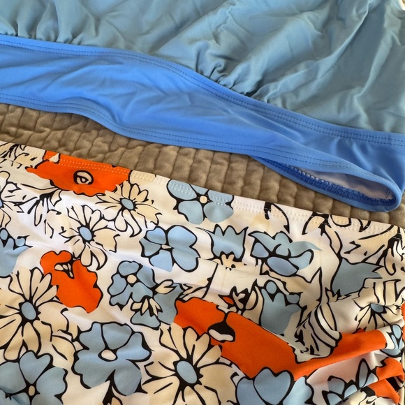 Blue Floral Two-Piece Swimsuit - sz XL - Picture 2 of 5